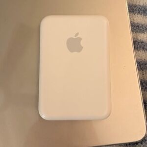 Apple Magsafe Battery Pack